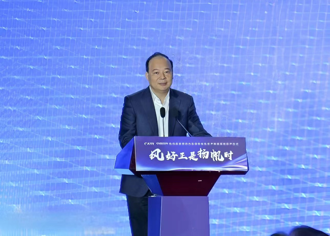02-配文插图-28圈董事长、总经理曾毓群发表致辞.png